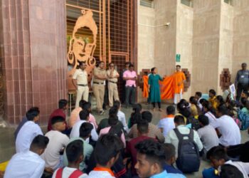 विद्यापीठाच्या भरमसाठ शुल्कवाडीच्या विरोधात अभाविप चे आंदोलन