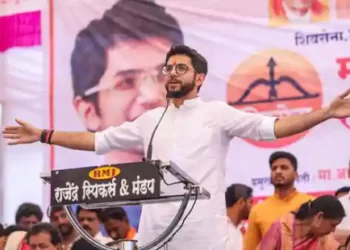 बंडखोरांच्या बालेकिल्ल्यात आदित्य ठाकरे, गर्दी पाहून भाजपही चिंतित ?