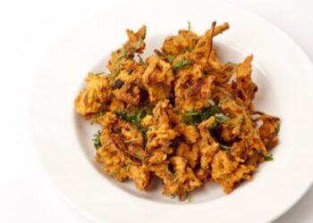 १४ ऑगस्ट २०२२ रोजी मेहरून तलावाच्या काठावर मराठी प्रतिष्ठान तर्फे भजी महोत्सव .. विशेष आकर्षण-तिरंगा भजी