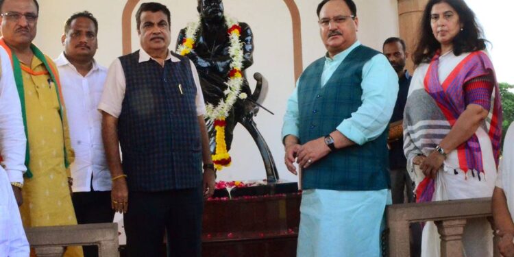 गडकरी आणि संघात तेढ ! काय आहे प्रकरण ?