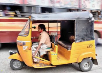 आत्महत्या केलेल्या शेतकऱ्यांच्या विधवा पत्नीला ऑटो रिक्षा परवाना महाराष्ट्र शासनाची योजना ..