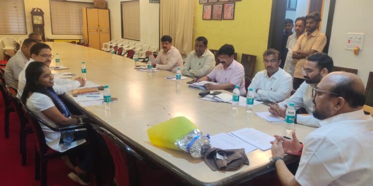 जळगावातील रस्त्यांवरून ना. गुलाबराव पाटलांचा रूद्रावतार !