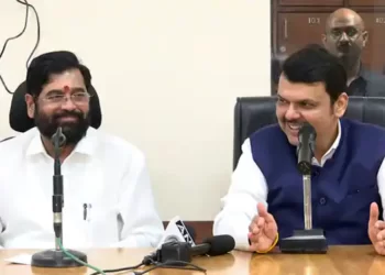 शिंदेंची उद्धव ठाकरेंचे निकटवर्तीय आणि राज यांची भेट, अमित शहा मुंबईत अजून बरचं काही..