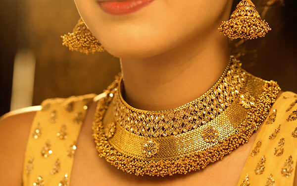 सोने घसरले, चांदीही पाठोपाठ घसरली, काय आहे आजचा भाव ?