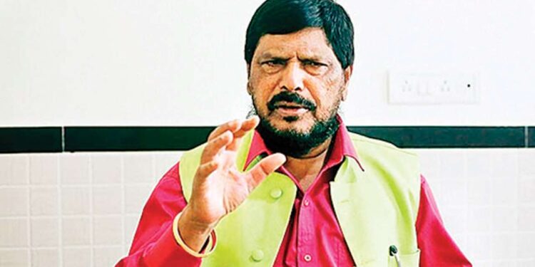 “उद्धव ठाकरे दसरा मेळावा करू शकणार नाहीत! शिंदे यांनाच संधी मिळावी”