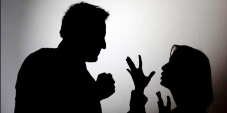 खळबळजनक; अल्पवयीन मुलींचा पाठलाग करून दाखवायचा अश्लील व्हिडीओ, आरोपी फरार..