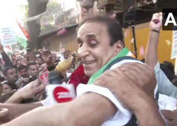 अखेर अनिल देशमुख तुरुंगाबाहेर: स्वागतासाठी दिग्गज नेत्यांनी लावली हजेरी