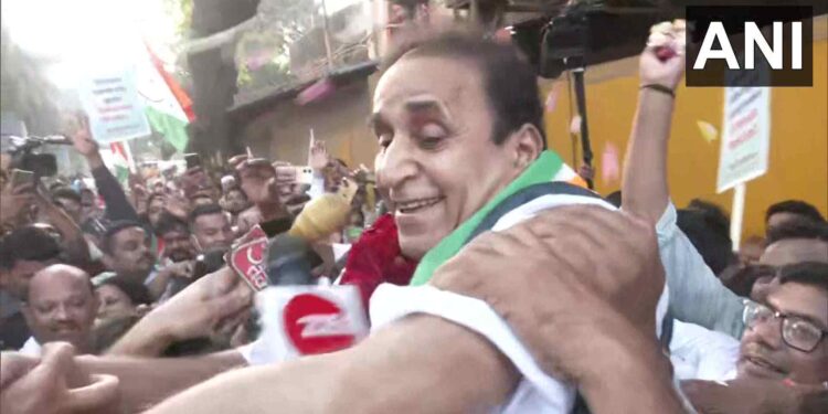 अखेर अनिल देशमुख तुरुंगाबाहेर: स्वागतासाठी दिग्गज नेत्यांनी लावली हजेरी