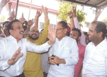 दुध संघाच्या विजयातून दोघा मंत्र्यांचे वाढणार बळ; तर खडसेंची वाटचाल होणार खडतर