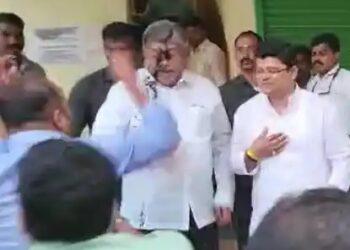 वाद पेटला! चंद्रकांत पाटलांवर पुण्यात शाईफेक