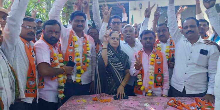 जामनेर तालुक्यात भाजपचा दणदणीत विजय, १२ पैकी १० ग्रामपंचायती भाजपाच्या ताब्यात