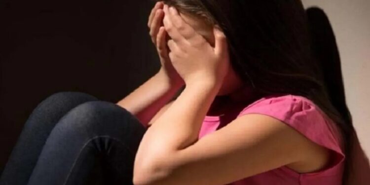 5 वर्षीय चिमुकलीस लिफ्टमध्ये नेत.., तरुणाच्या कृत्यानं रहिवासी हादरले