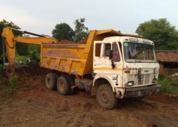 परवानगी शेकडोची मात्र उत्खनन हजारो ब्रासचे; गौण खनिज वाहतूक ठेकेदारांचा गोरख धंदा