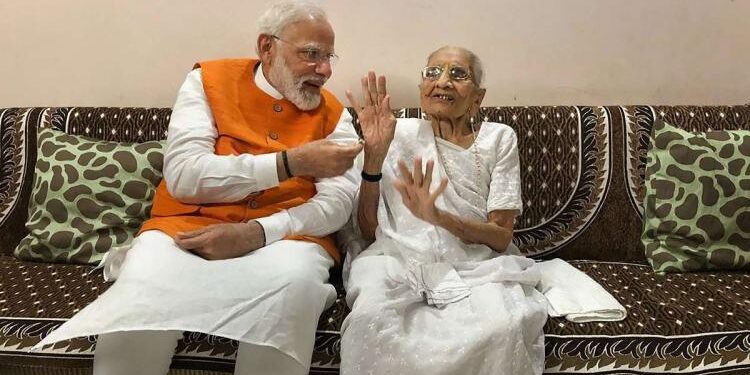हिरा बा यांनी मजुरी करुन परिवाराला लावला हातभार; पंतप्रधान मोदींनी सांगितली आईच्या संघर्षाची कहाणी