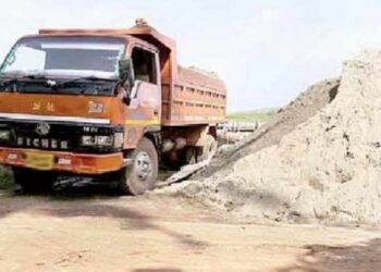 जळगाव तालुक्यात वाळूमाफिया मुजोर! अवैध वाळू वाहतुकीबाबत अधिकाऱ्यांची हतबलता की निष्क्रियता