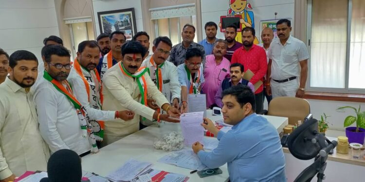 कपाशीच्या हमीभावासाठी राष्ट्रवादी आक्रमक, जिल्हाधिकारी कार्यालयासमोर आंदोलन