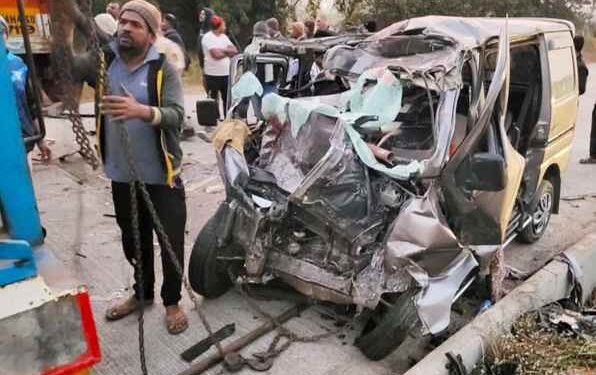 मोठी दुर्घटना! दोन अपघात 14 ठार, 23 प्रवासी जखमी