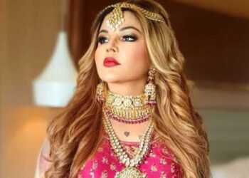 राखी सावंतला पोलिसांनी केली अटक, शार्लिन चोप्राचे प्रकरण भोवणार?