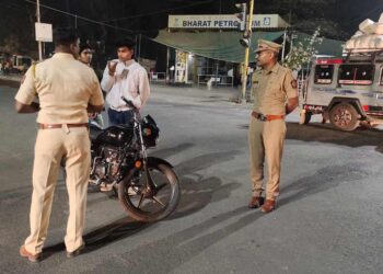 भुसावळात पोलिसांचे कोंबिंग ऑपरेशन; चार दारु अड्यावर कारवाई, १२ हॉटेल लॉजेसची तपासणी