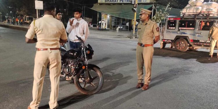 भुसावळात पोलिसांचे कोंबिंग ऑपरेशन; चार दारु अड्यावर कारवाई, १२ हॉटेल लॉजेसची तपासणी