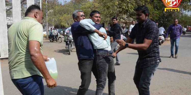 जिल्हाधिकारी कार्यालयात तरुणाचा आत्मदहनाचा प्रयत्न