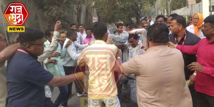 प्रजासत्ताक दिनाच्या कार्यक्रमात आत्मदहनाचा प्रयत्न; धुळे जिल्हाधिकारी कार्यालयातील घटना