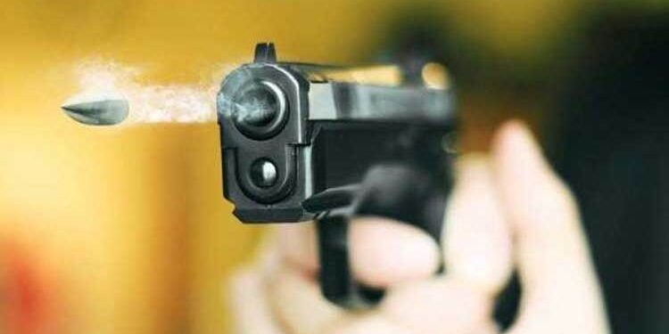 धक्कादायक! तुला संपवतोच म्हणत मनसे जिल्हाध्यक्षावर गोळीबार, पोलिसात दोघांविरोधात गुन्हा दाखल