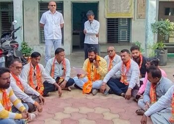 वरणगावात शिवसेनेचे ठिय्या आंदोलन, मुलभूत सुविधांची मागणी