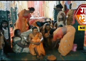 अनोखा विवाह सोहळा! पाच तृतीयपंथीयांनी केलं आपल्याच गुरूशी लग्न