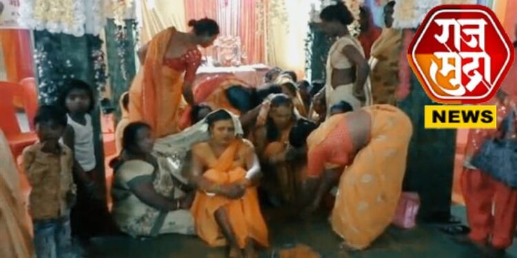 अनोखा विवाह सोहळा! पाच तृतीयपंथीयांनी केलं आपल्याच गुरूशी लग्न