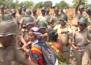 बारसू पेटलं! रिफायनरी विरोधात आंदोलन चिघळलं, पोलिसांचा आंदोलकांवर लाठीचार्ज