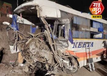 प्रवासी गाढ झोपेत असताना घडला मोठा अनर्थ; चौघांनी गमावले प्राण तर 22 जखमी