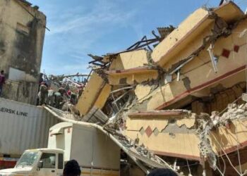 मोठी दुर्घटना! ठाण्यात इमारत कोसळली; 50 ते 60 नागरिक दबल्याची भीती