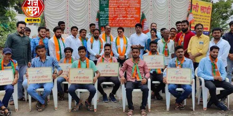 जळगावात भाजप युवा मोर्चाच्या शाखांचे उद्घाटन
