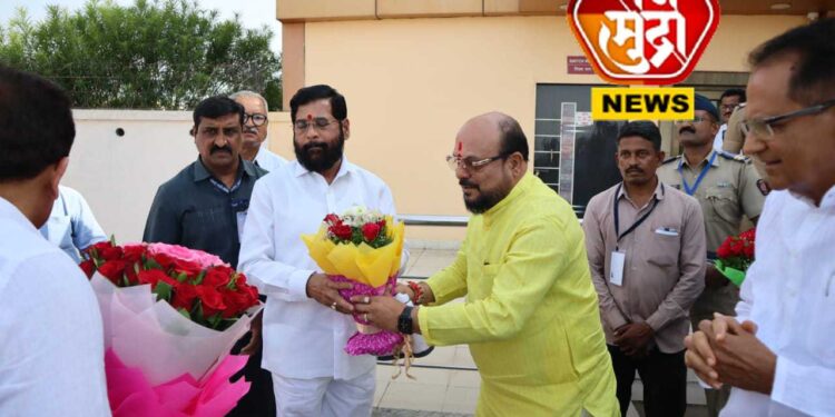 मुख्यमंत्री एकनाथ शिंदे जळगावात दाखल, पालकमंत्र्यांनी केलं स्वागत