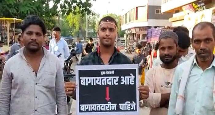 ‘बागायतदार आहे, बागायतदारीन पाहिजे!’; बागायतदार तरुणाचे अनोखे आंदोलन