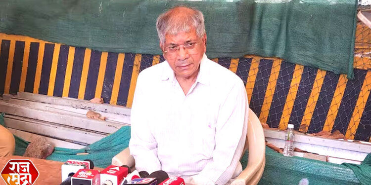 ‘मविआ’ पुन्हा चर्चेची विनंती,प्रकाश आंबेडकरांनी अल्टिमेटम देताच ‘मविआ’ची नरमाईची भूमिका
