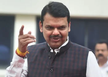 विधानसभेपूर्वी वातावरण तापलं ; देवेंद्र फडणवीसांनी घर फोडल्याचा काँग्रेस नेत्याचा आरोप