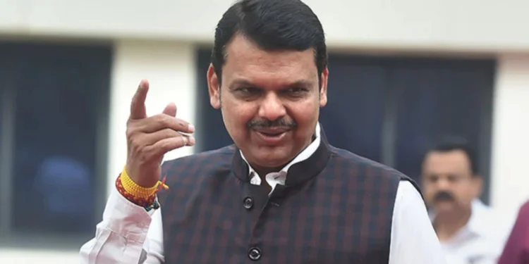 विधानसभेपूर्वी वातावरण तापलं ; देवेंद्र फडणवीसांनी घर फोडल्याचा काँग्रेस नेत्याचा आरोप