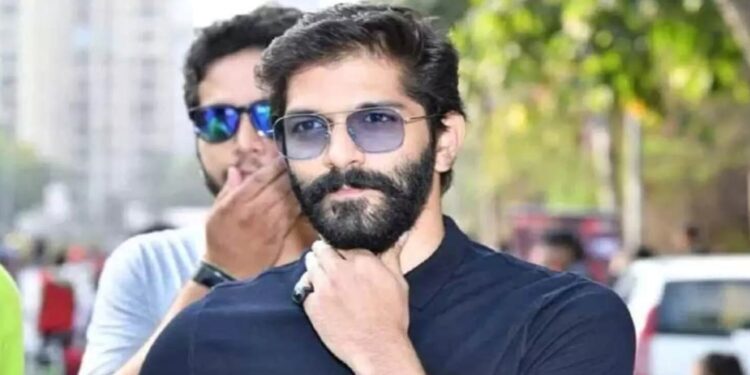 आदित्य ठाकरेनंतर घराण्यातील आणखी एक व्यक्ती विधानसभेच्या रिंगणात?