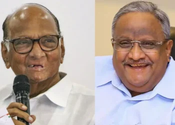 धुळ्यात शरद पवारांची खेळी ; भाजप आमदार शरद पवार गटाच्या वाटेवर?