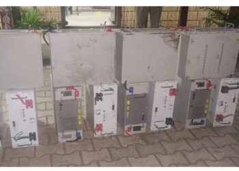 मोबाईल टॉवरचा बॅटरी चोरी करणारा स्थानिक गुन्हे शाखेच्या जाळ्यात