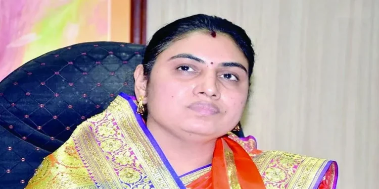 आई-वडिलांचा आशीर्वाद  ; अन जयश्री महाजनांच्या शक्ती प्रदर्शनाने वेधले लक्ष