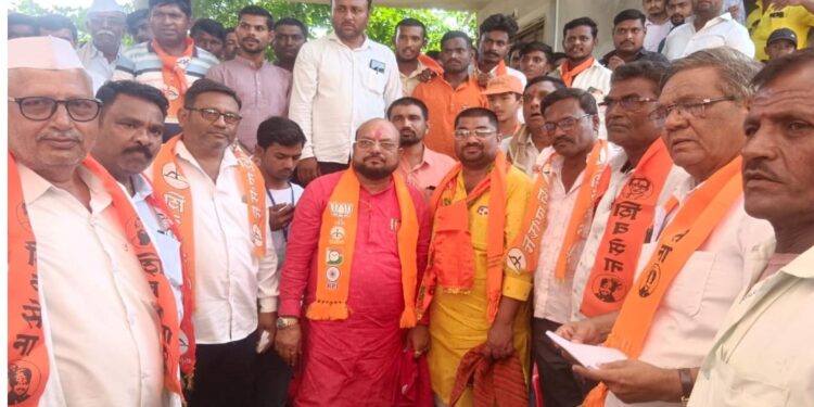 शरद पवारांच्या राष्ट्रवादीला खिंडार ; विटनेरची अख्खी ग्रामपंचायत शिवसेनेत : गुलाबराव पाटलांनी केले स्वागत