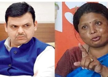 फडणवीसांची नकारात्मकता भाजप बुडवेल म्हणून मोदींना महाराष्ट्रात याव लागतयं ; सुषमा अंधारेचा टोला