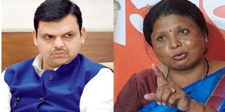फडणवीसांची नकारात्मकता भाजप बुडवेल म्हणून मोदींना महाराष्ट्रात याव लागतयं ; सुषमा अंधारेचा टोला