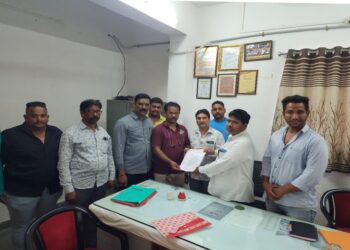 कंजर भट समाजाला स्मशानभूमी मिळण्यासाठी तहसीलदारांसह मुख्याधिकाऱ्यांना निवेदन