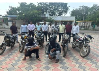 मोटरसायकल  चोरी करणाऱ्यास स्थानिक गुन्हे शाखेकडून अटक