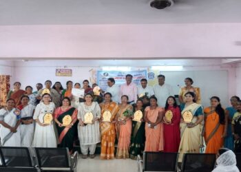 सारांश फाऊंडेशन तर्फे वैद्यकीय व सामाजिक क्षेत्रात उत्तम कार्य करणाऱ्यांचा समाजभूषण पुरस्कार देऊन गौरव