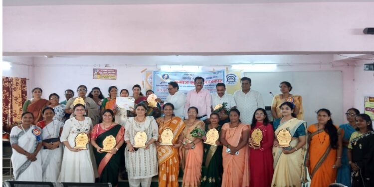 सारांश फाऊंडेशन तर्फे वैद्यकीय व सामाजिक क्षेत्रात उत्तम कार्य करणाऱ्यांचा समाजभूषण पुरस्कार देऊन गौरव